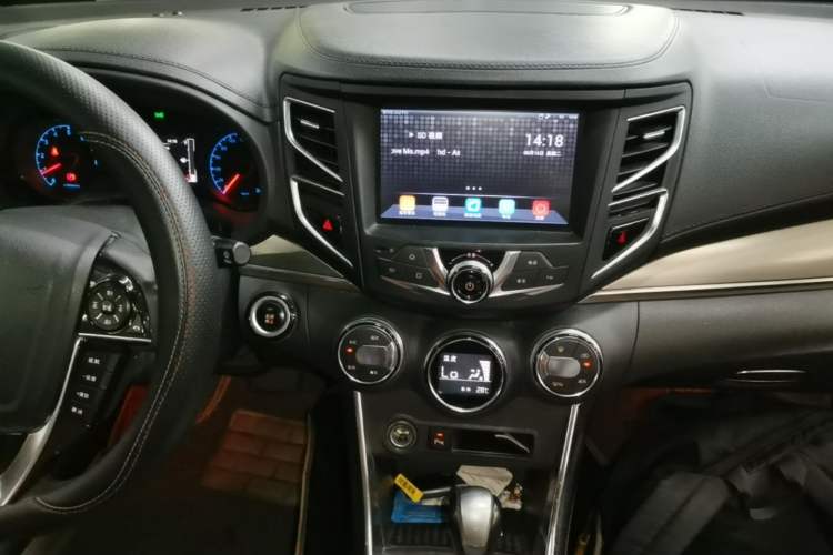 Used BYD Song 2016 GaiShi Edition 1.5TID Automatic Elite Model Audio And AC Panel