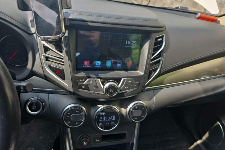Used BYD Song 2016 GaiShi Edition 1.5TID Automatic Elite Model Audio And AC Panel