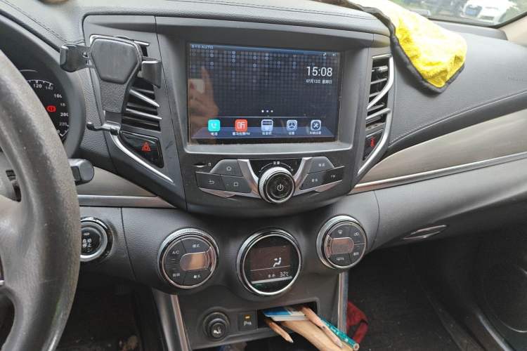 Used BYD Song 2016 GaiShi Edition 1.5TI Manual Elite Model Audio And AC Panel