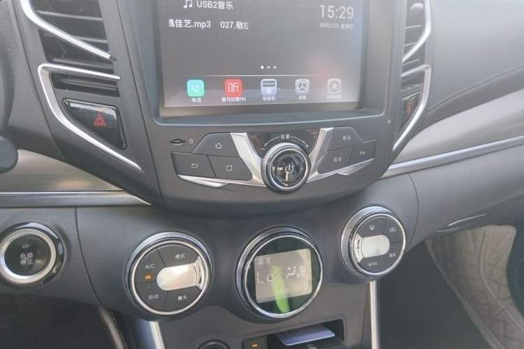 Used BYD Song 2016 GaiShi Edition 1.5TI Manual Elite Model Audio And AC Panel