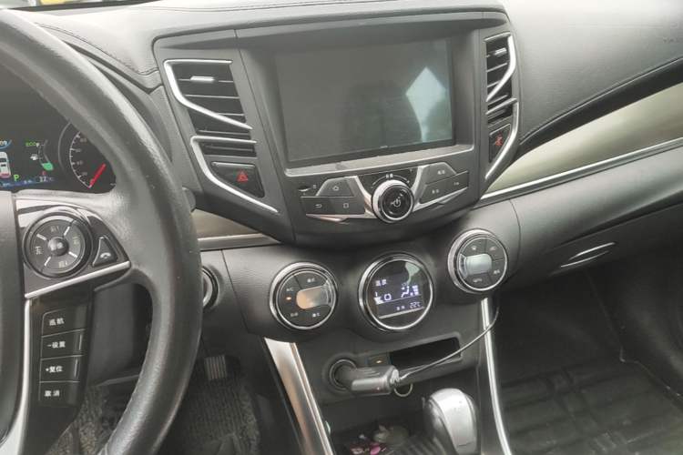 Used BYD Song 2016 GaiShi Edition 1.5TID Automatic Elite Model Audio And AC Panel