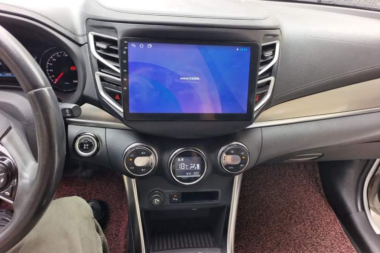 Used BYD Song 2016 GaiShi Edition 1.5TI Manual Elite Model Audio And AC Panel