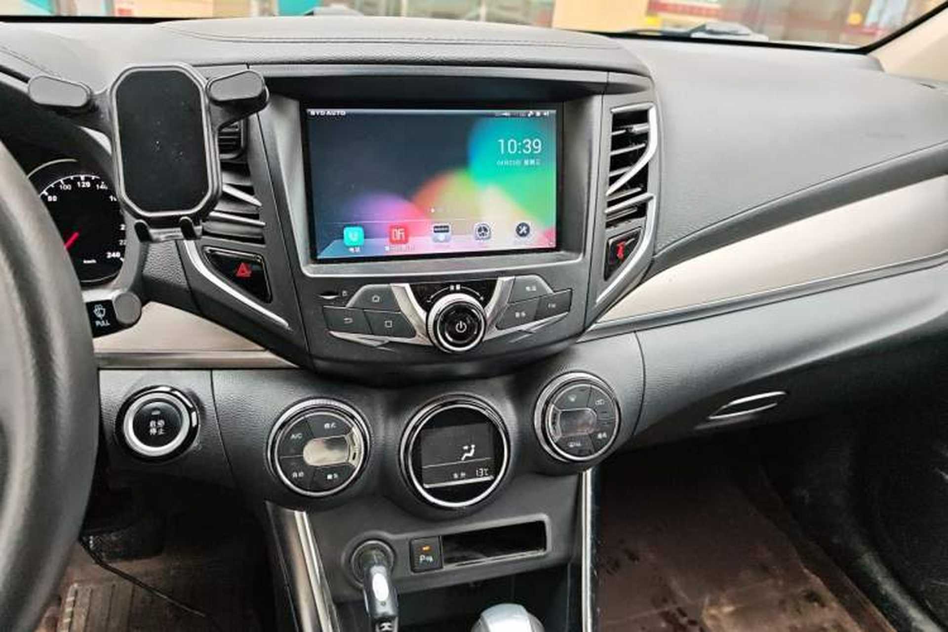 Used BYD Song 2016 2.0TID Automatic Luxury Edition Audio And AC Panel