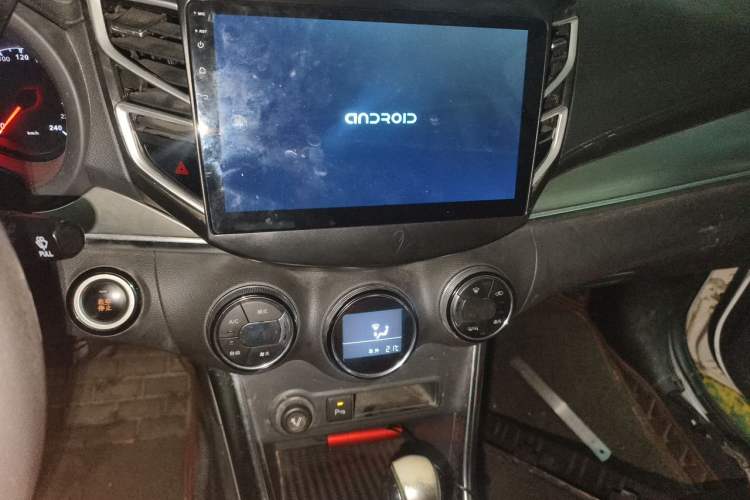 Used BYD Song 2016 GaiShi Edition 1.5TID Automatic Elite Model Audio And AC Panel