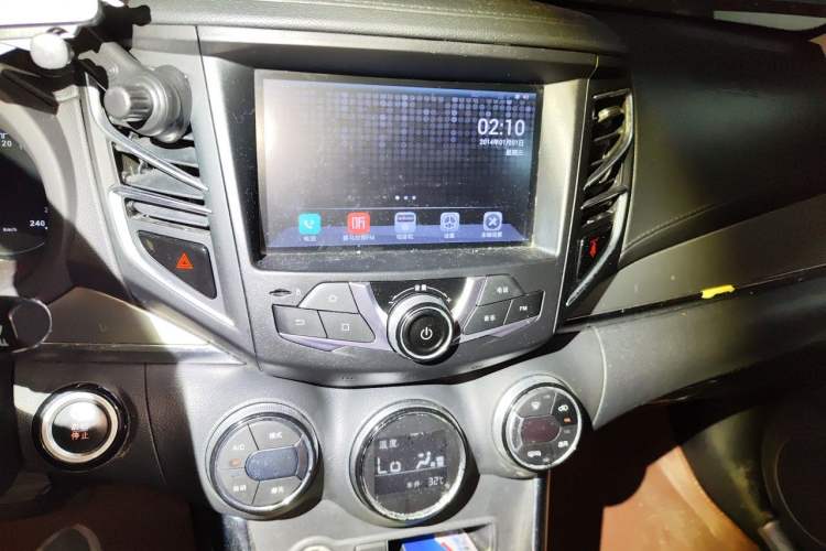 Used BYD Song 2016 2.0TID Automatic Luxury Edition Audio And AC Panel