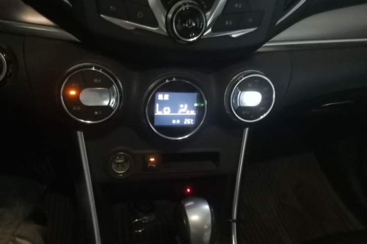 Used BYD Song 2016 GaiShi Edition 1.5TID Automatic Elite Model Audio And AC Panel