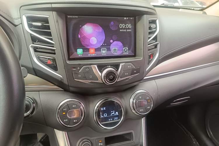 Used BYD Song 2016 GaiShi Edition 1.5TID Automatic Elite Model Audio And AC Panel