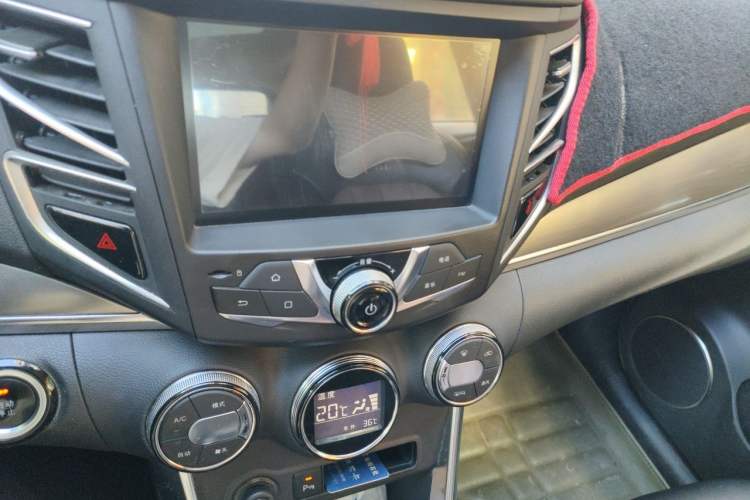Used BYD Song 2016 GaiShi Edition 1.5TI Manual Elite Model Audio And AC Panel