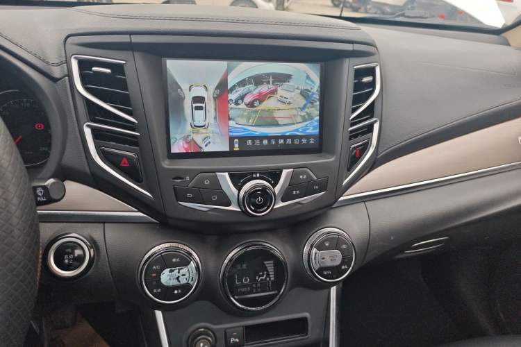 Used BYD Song 2016 Gaishi Edition 1.5TI Manual Haoya Model Audio And AC Panel