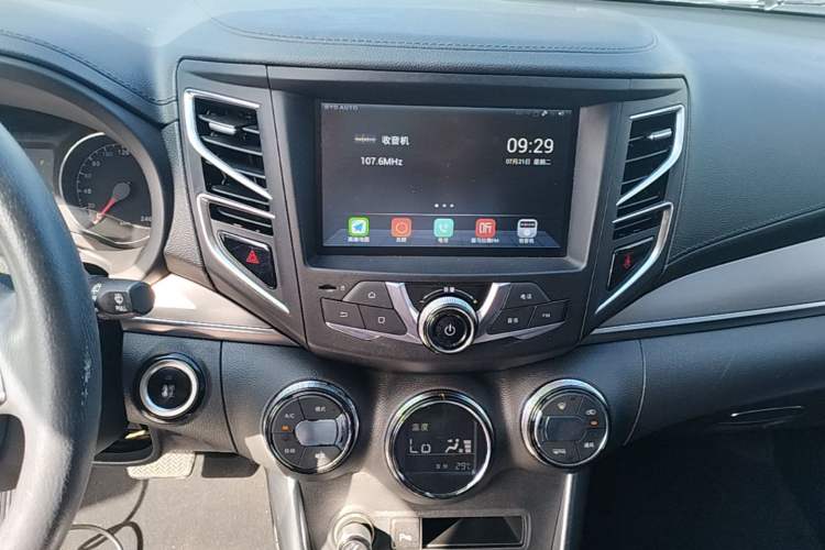 Used BYD Song 2016 GaiShi Edition 1.5TID Automatic Elite Model Audio And AC Panel
