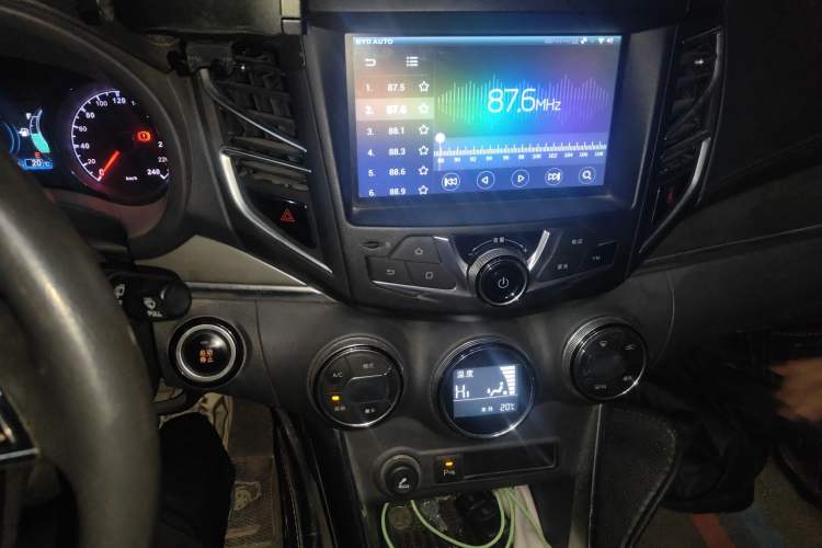 Used BYD Song 2016 GaiShi Edition 1.5TI Manual Elite Model Audio And AC Panel