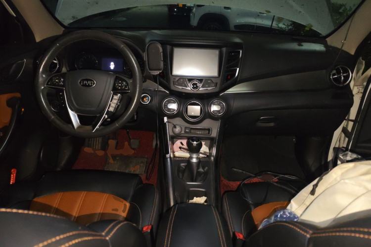 Used BYD Song 2016 1.5TI Manual Luxury Model Center Console