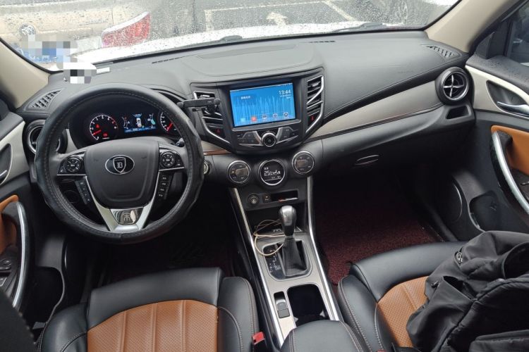Used BYD Song 2016 2.0TID Automatic Prestige Edition Center Console