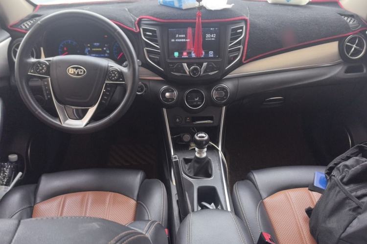 Used BYD Song 2016 1.5TI Manual Luxury Model Center Console