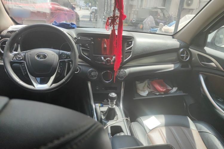 Used BYD Song 2016 GaiShi Edition 1.5TI Manual Elite Model Center Console