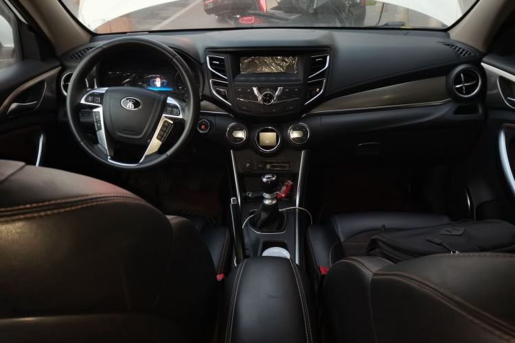 Used BYD Song 2016 Gaishi Edition 1.5TI Manual Leading Model Center Console