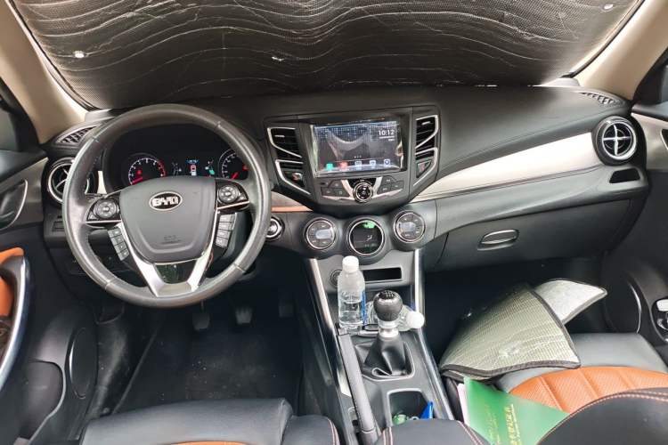 Used BYD Song 2016 1.5TI Manual Luxury Model Center Console