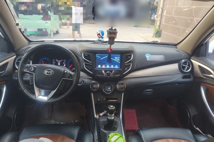Used BYD Song 2016 1.5TI Manual Luxury Model Center Console