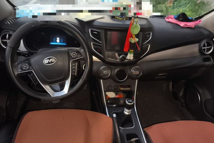 Used BYD Song 2016 1.5TI Manual Luxury Model Center Console