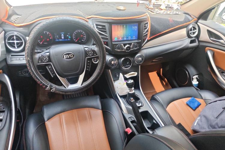 Used BYD Song 2016 1.5TI Manual Luxury Model Center Console