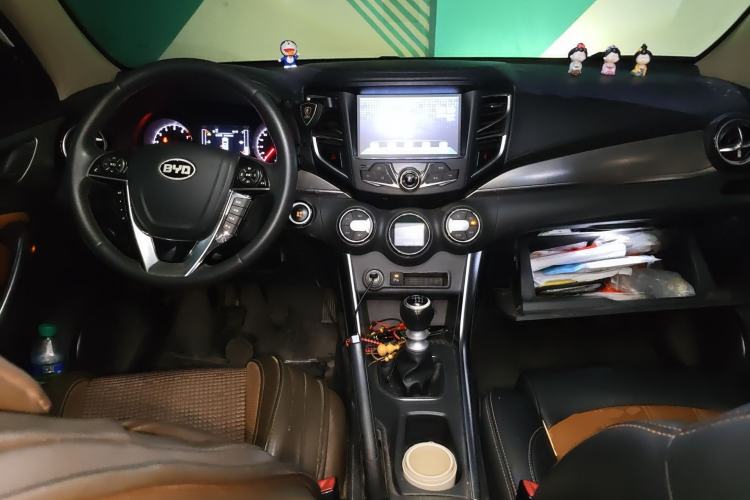 Used BYD Song 2016 1.5TI Manual Luxury Model Center Console
