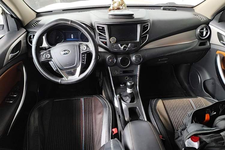 Used BYD Song 2016 1.5TI Manual Luxury Model Center Console
