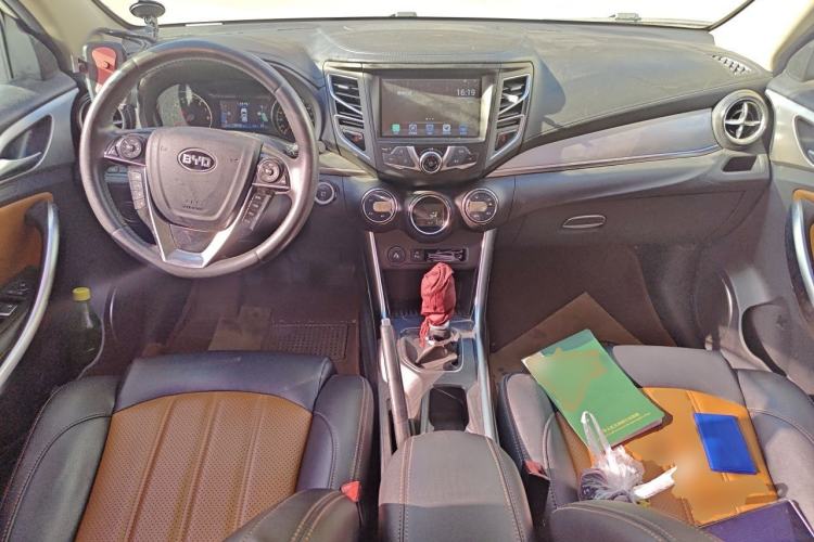 Used BYD Song 2016 1.5TI Manual Luxury Model Center Console