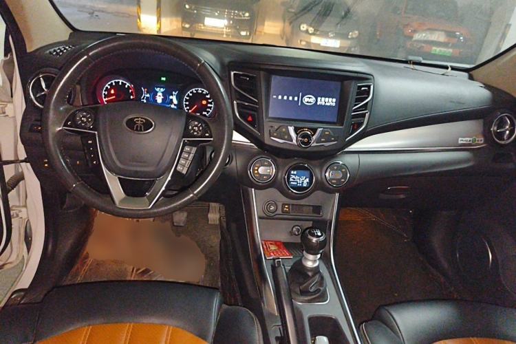 Used BYD Song 2016 1.5TI Manual Luxury Model Center Console