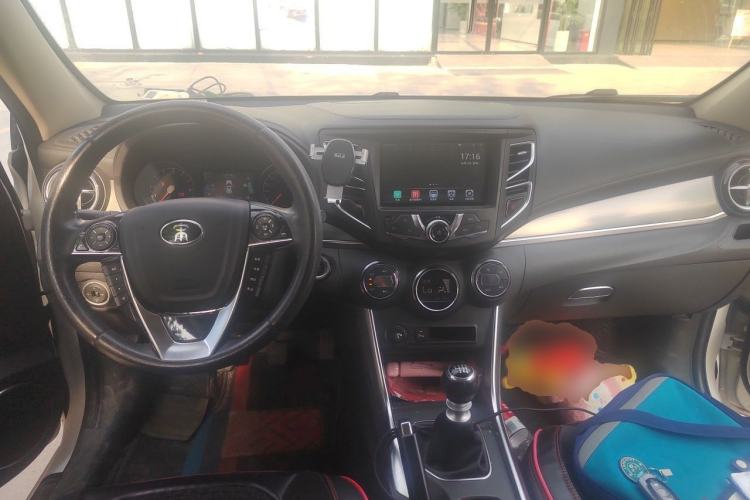 Used BYD Song 2016 GaiShi Edition 1.5TI Manual Elite Model Center Console