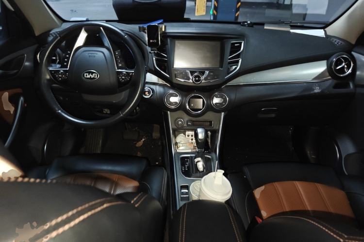 Used BYD Song 2016 2.0TID Automatic Prestige Edition Center Console