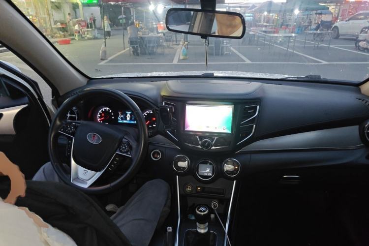 Used BYD Song 2016 1.5TI Manual Luxury Model Center Console