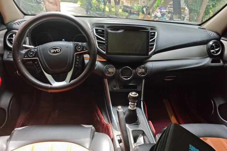 Used BYD Song 2016 1.5TI Manual Luxury Model Center Console
