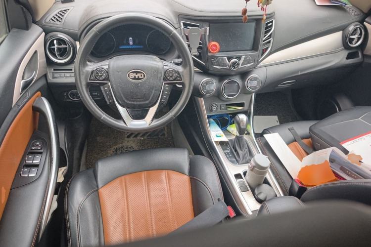 Used BYD Song 2016 2.0TID Automatic Prestige Edition Center Console