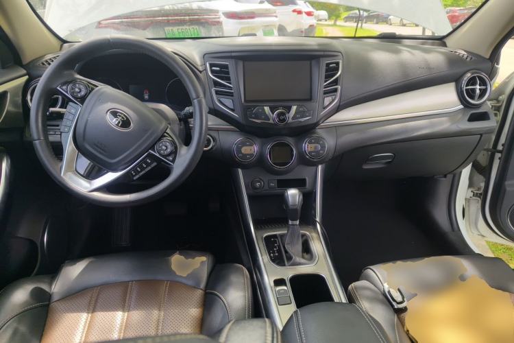 Used BYD Song 2016 Gaishi Edition 1.5TID Automatic Luxury Model Center Console