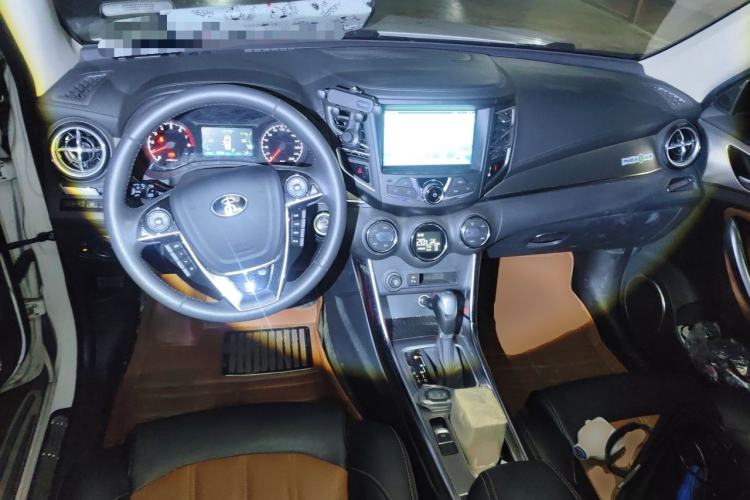 Used BYD Song 2016 Gaishi Edition 1.5TID Automatic Luxury Model Center Console