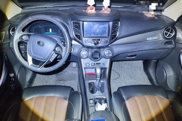 Used BYD Song 2016 Gaishi Edition 1.5TID Automatic Luxury Model Center Console