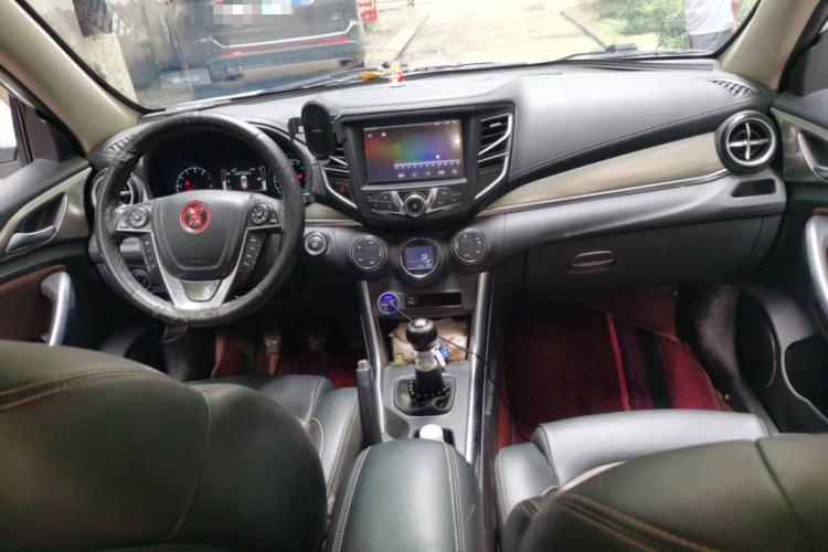 Used BYD Song 2016 GaiShi Edition 1.5TI Manual Elite Model Center Console
