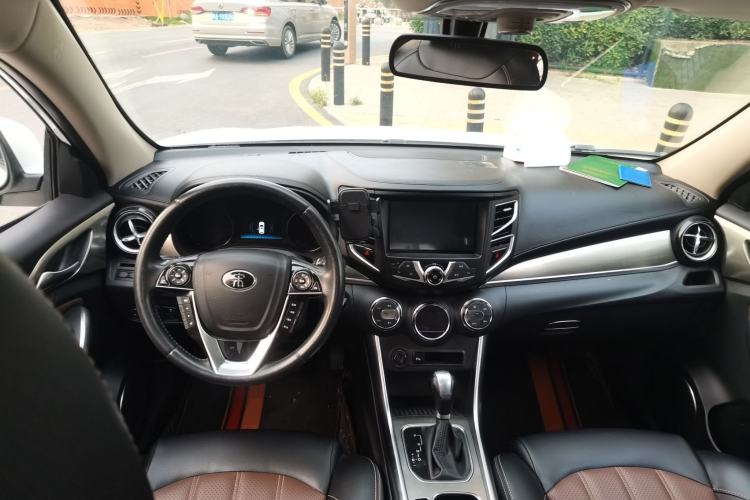 Used BYD Song 2016 Gaishi Edition 1.5TID Automatic Luxury Model Center Console