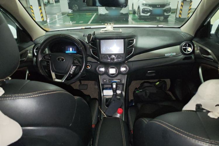 Used BYD Song 2016 Gaishi Edition 1.5TID Automatic Luxury Model Center Console