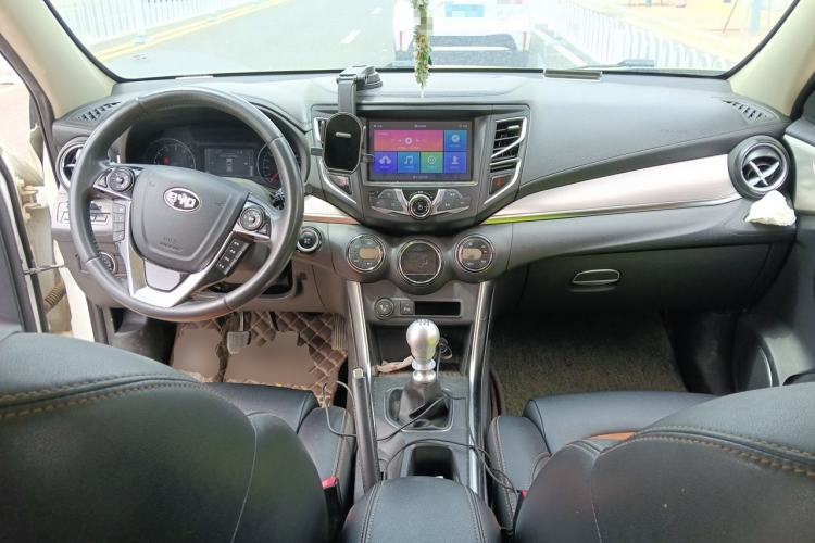 Used BYD Song 2016 1.5TI Manual Luxury Model Center Console