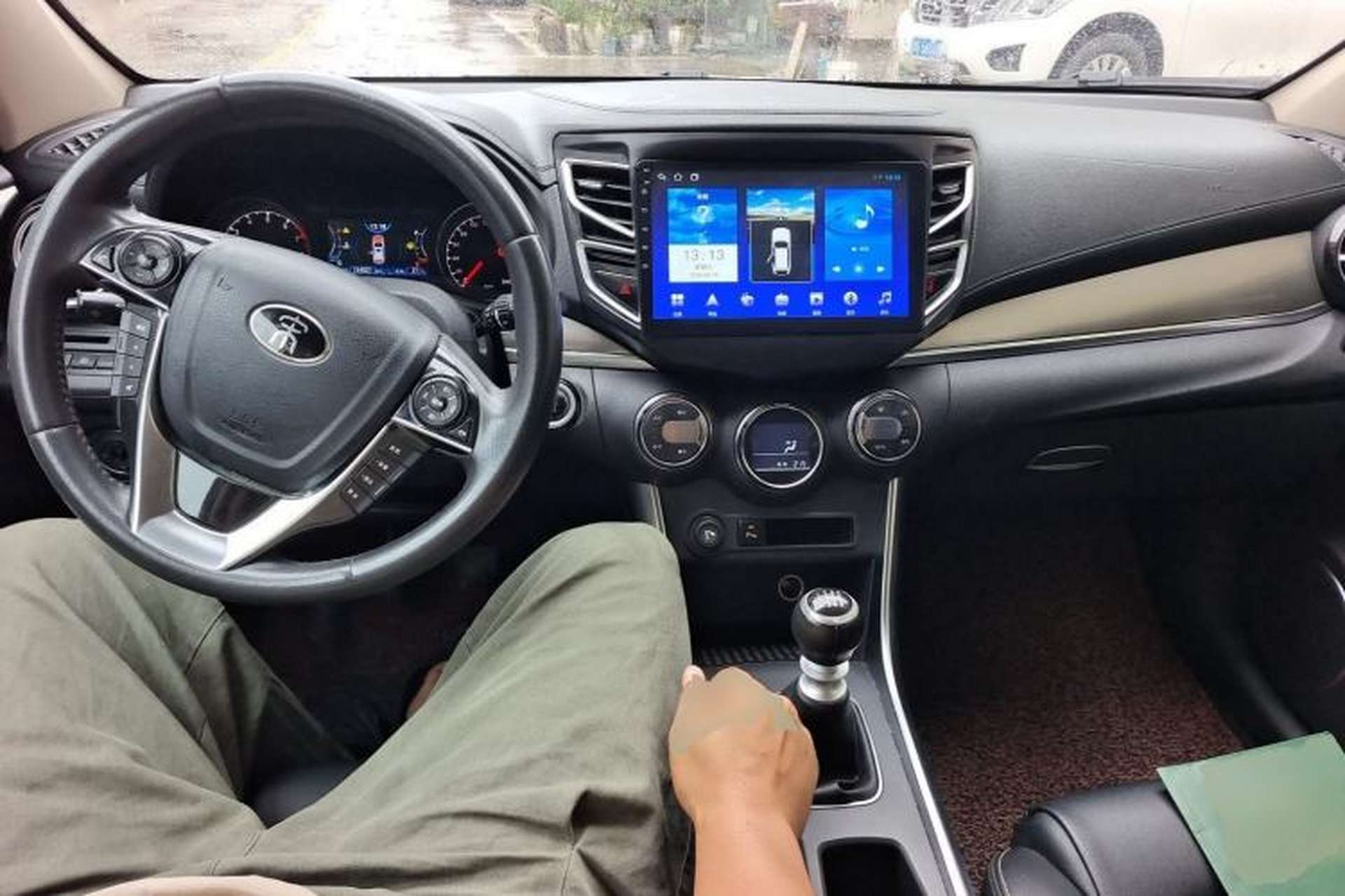 Used BYD Song 2016 GaiShi Edition 1.5TI Manual Elite Model Center Console