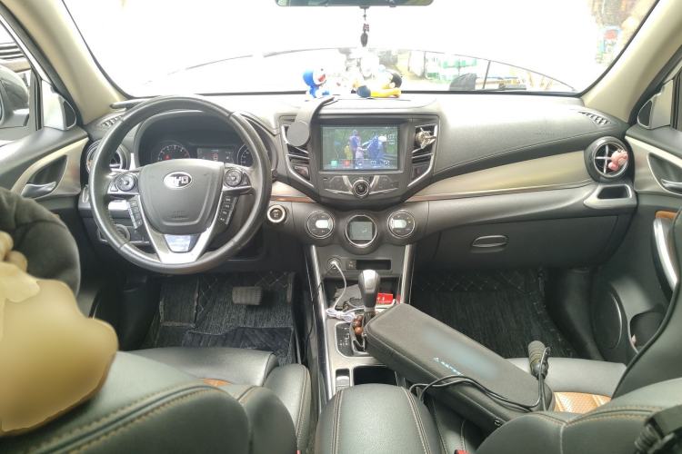 Used BYD Song 2016 2.0TID Automatic Prestige Edition Center Console