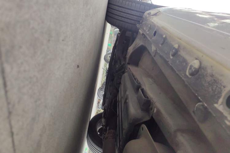 Used BYD Song 2016 2.0TID Automatic Prestige Edition Chassis Front Left