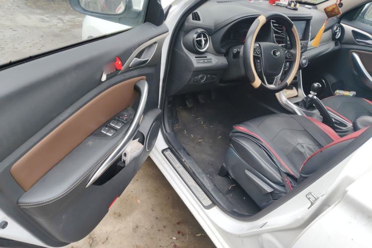 Used BYD Song 2016 GaiShi Edition 1.5TI Manual Elite Model Driver Seat