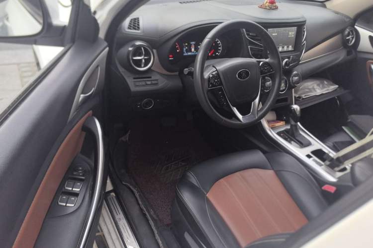 Used BYD Song 2016 GaiShi Edition 1.5TID Automatic Elite Model Driver Seat