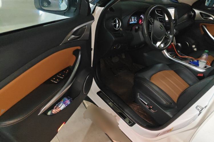 Used BYD Song 2016 2.0TID Automatic Prestige Edition Driver Seat