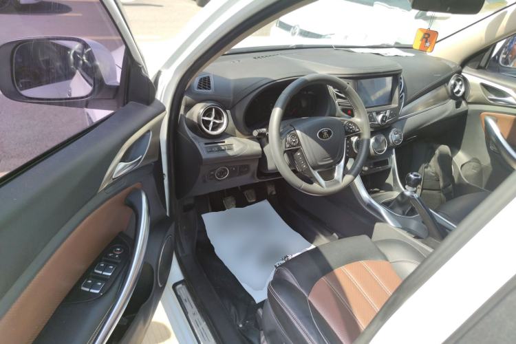 Used BYD Song 2016 GaiShi Edition 1.5TI Manual Elite Model Driver Seat