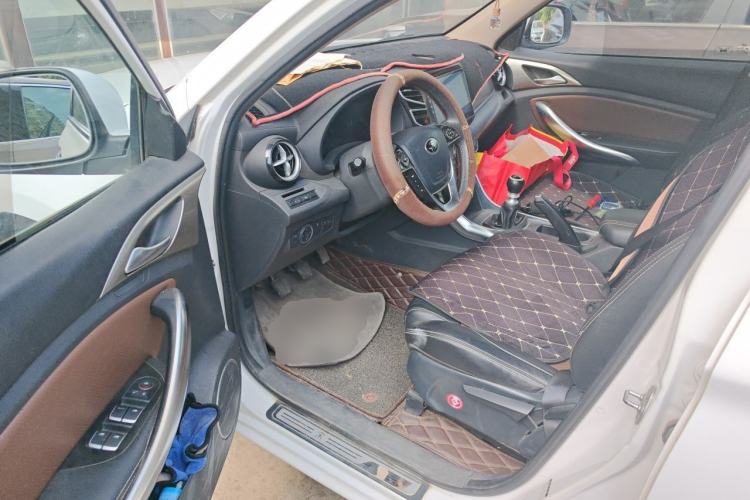 Used BYD Song 2016 GaiShi Edition 1.5TI Manual Elite Model Driver Seat