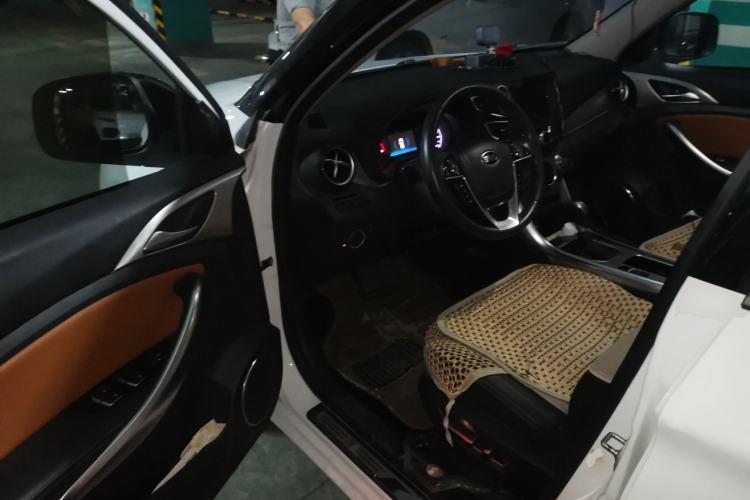 Used BYD Song 2016 2.0TID Automatic Prestige Edition Driver Seat