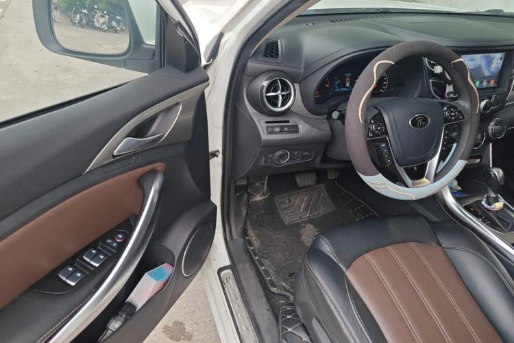 Used BYD Song 2016 GaiShi Edition 1.5TID Automatic Elite Model Driver Seat
